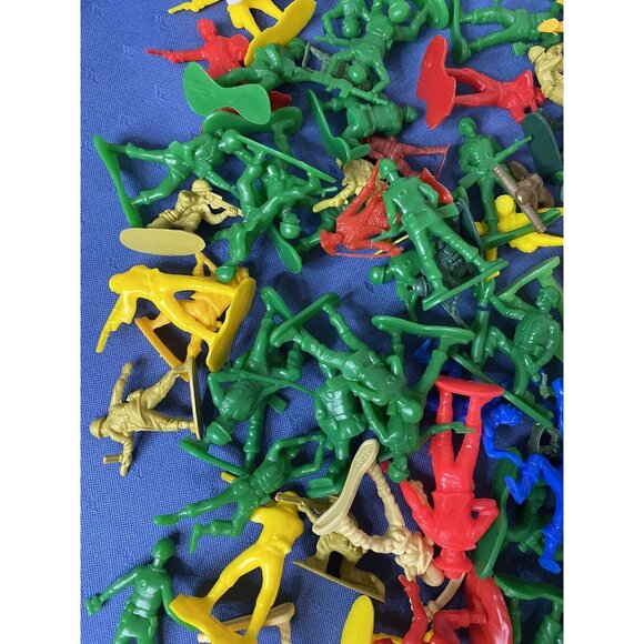 Lot Of 160 Plastic Indians Cowboys Pirates Military Frontiersmen - Picture 5 of 6